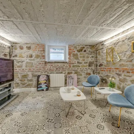 House Guest house *